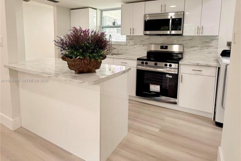 Casa en alquiler en Lauderhill, Florida, 7 dormitorios, 212.37 m2 № 2011756 - foto 6