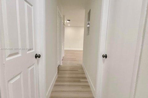 Casa en alquiler en Lauderhill, Florida, 7 dormitorios, 212.37 m2 № 2011756 - foto 18