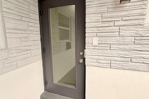 Casa en alquiler en Lauderhill, Florida, 7 dormitorios, 212.37 m2 № 2011756 - foto 4