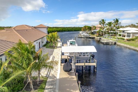 Villa ou maison à vendre à Fort Myers, Floride: 5 chambres, 465.72 m2 № 2187989 - photo 4