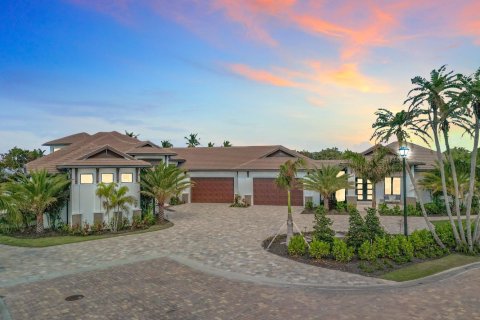 Villa ou maison à vendre à Fort Myers, Floride: 5 chambres, 465.72 m2 № 2187989 - photo 2