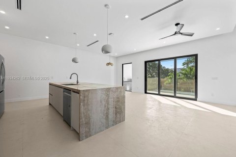 Propiedad comercial en venta en Fort Lauderdale, Florida, 463.77 m2 № 1992552 - foto 9