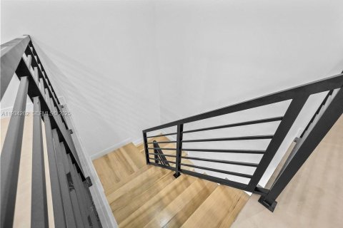 Propiedad comercial en venta en Fort Lauderdale, Florida, 463.77 m2 № 1992552 - foto 26