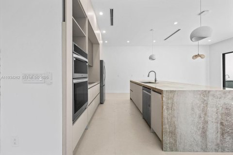 Propiedad comercial en venta en Fort Lauderdale, Florida, 463.77 m2 № 1992552 - foto 8