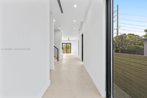 Propiedad comercial en venta en Fort Lauderdale, Florida, 463.77 m2 № 1992552 - foto 4