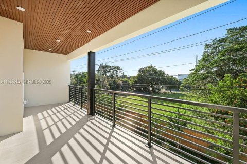 Propiedad comercial en venta en Fort Lauderdale, Florida, 463.77 m2 № 1992552 - foto 21