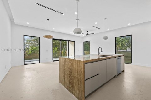 Propiedad comercial en venta en Fort Lauderdale, Florida, 463.77 m2 № 1992552 - foto 11