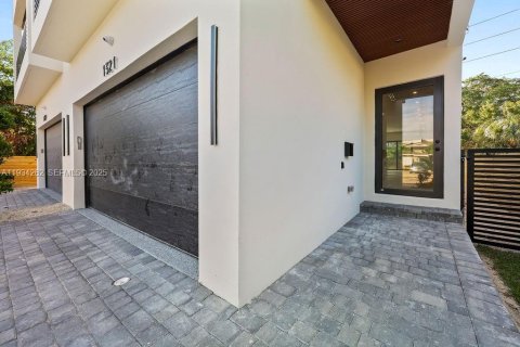 Propiedad comercial en venta en Fort Lauderdale, Florida, 463.77 m2 № 1992552 - foto 3