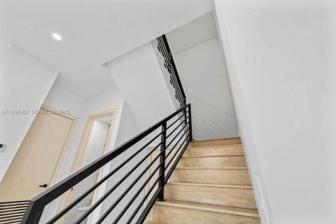 Propiedad comercial en venta en Fort Lauderdale, Florida, 463.77 m2 № 1992552 - foto 7