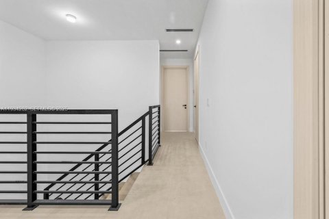 Propiedad comercial en venta en Fort Lauderdale, Florida, 463.77 m2 № 1992552 - foto 27