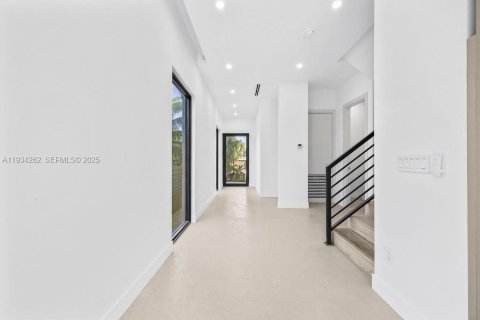 Propiedad comercial en venta en Fort Lauderdale, Florida, 463.77 m2 № 1992552 - foto 14