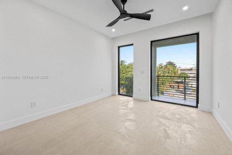 Propiedad comercial en venta en Fort Lauderdale, Florida, 463.77 m2 № 1992552 - foto 30