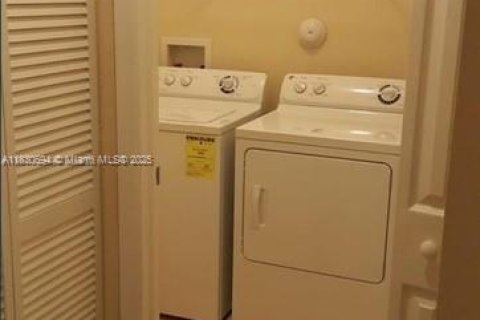 Adosado en venta en Miami, Florida, 3 dormitorios, 142.14 m2 № 1807162 - foto 12
