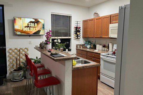 Adosado en venta en Miami, Florida, 3 dormitorios, 142.14 m2 № 1807162 - foto 5