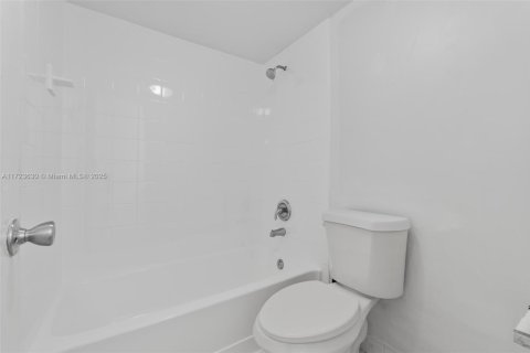 Condominio en venta en Miami, Florida, 2 dormitorios, 80.55 m2 № 1811796 - foto 28