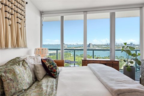 Condominio en Miami, Florida, 2 dormitorios  № 2023670