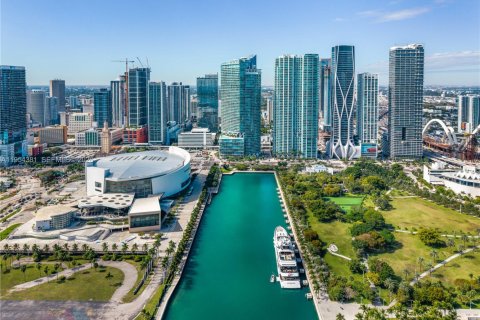 Condominio en venta en Miami, Florida, 2 dormitorios, 122.91 m2 № 2023670 - foto 14
