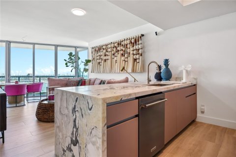 Condominio en venta en Miami, Florida, 2 dormitorios, 122.91 m2 № 2023670 - foto 6