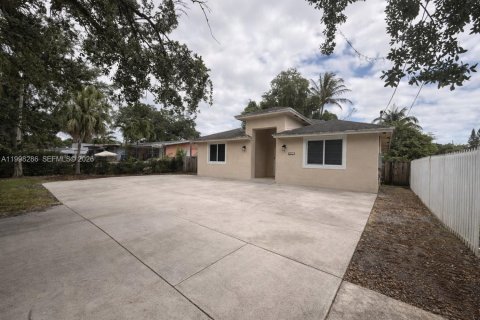 Villa ou maison à Miami Gardens, Floride 3 chambres, 174.1 m2 № 2068243