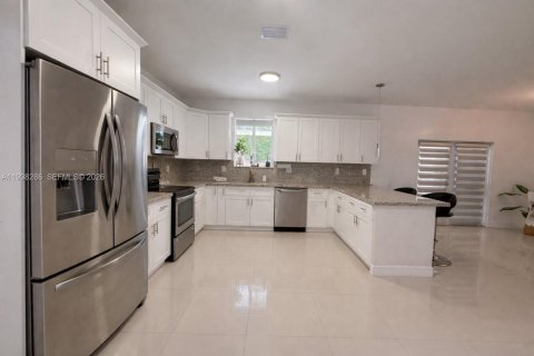 Villa ou maison à vendre à Miami Gardens, Floride: 3 chambres, 174.1 m2 № 2068243 - photo 3