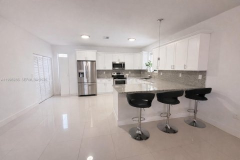 Villa ou maison à vendre à Miami Gardens, Floride: 3 chambres, 174.1 m2 № 2068243 - photo 4