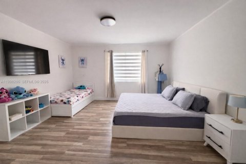 Villa ou maison à vendre à Miami Gardens, Floride: 3 chambres, 174.1 m2 № 2068243 - photo 5