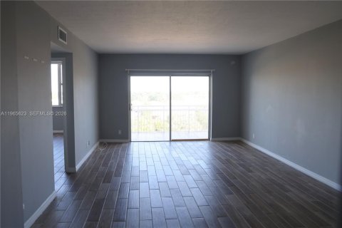 Condominio en Hollywood, Florida, 1 dormitorio  № 2081226