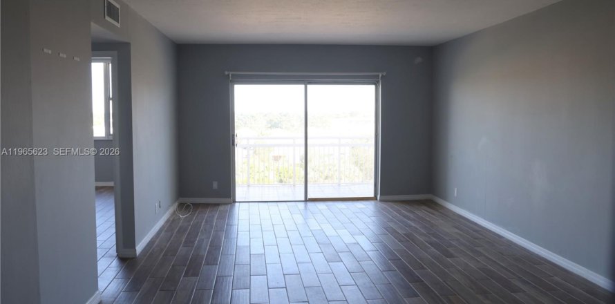 Condominio en Hollywood, Florida, 1 dormitorio  № 2081226