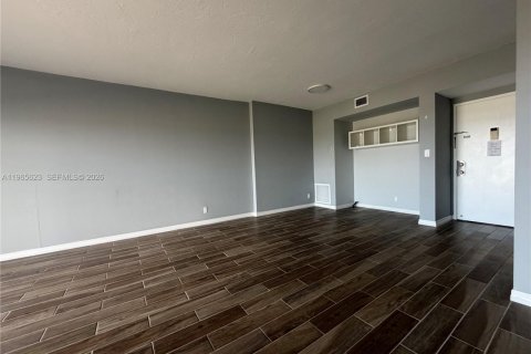 Condominio en venta en Hollywood, Florida, 1 dormitorio, 78.41 m2 № 2081226 - foto 10