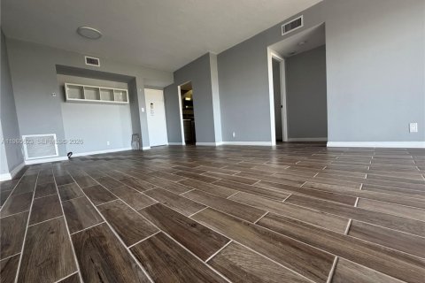 Condominio en venta en Hollywood, Florida, 1 dormitorio, 78.41 m2 № 2081226 - foto 4