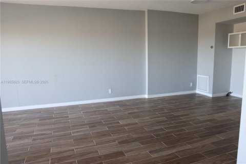 Condominio en venta en Hollywood, Florida, 1 dormitorio, 78.41 m2 № 2081226 - foto 7