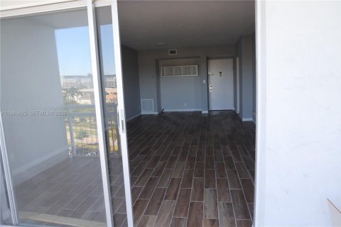 Condominio en venta en Hollywood, Florida, 1 dormitorio, 78.41 m2 № 2081226 - foto 13
