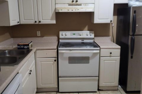 Купить кондоминиум в Лодердейл-Лейкс, Флорида 2 спальни, 102.19м2, № 2013733 - фото 2