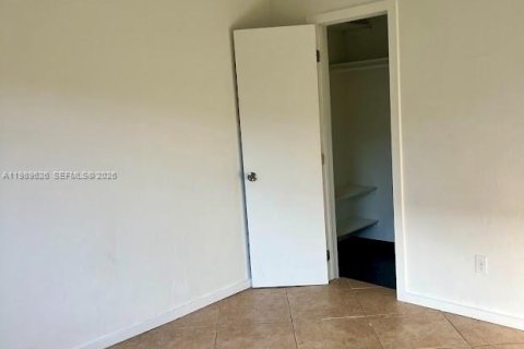Casa en alquiler en Miami, Florida, 2 dormitorios, 95.22 m2 № 2051930 - foto 11