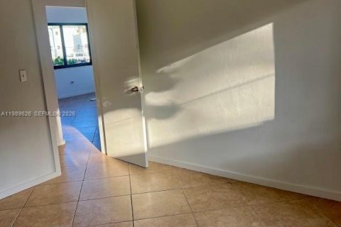 Casa en alquiler en Miami, Florida, 2 dormitorios, 95.22 m2 № 2051930 - foto 12