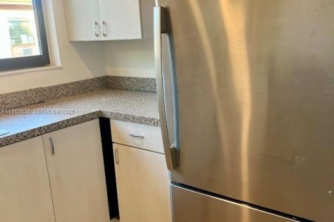 Casa en alquiler en Miami, Florida, 2 dormitorios, 95.22 m2 № 2051930 - foto 6