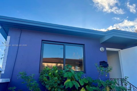 Casa en alquiler en Miami, Florida, 2 dormitorios, 95.22 m2 № 2051930 - foto 14