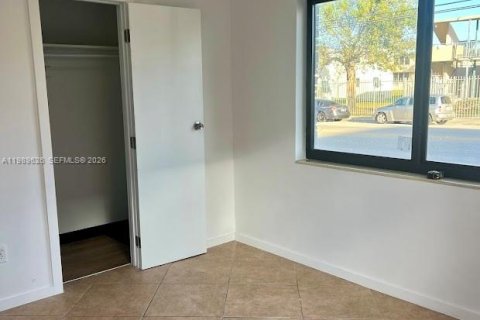 Casa en alquiler en Miami, Florida, 2 dormitorios, 95.22 m2 № 2051930 - foto 13