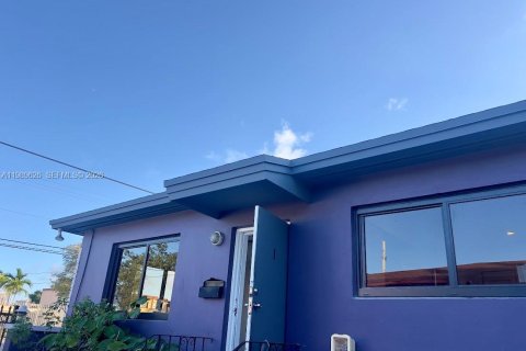 Casa en alquiler en Miami, Florida, 2 dormitorios, 95.22 m2 № 2051930 - foto 15