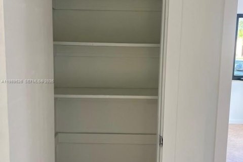 Casa en alquiler en Miami, Florida, 2 dormitorios, 95.22 m2 № 2051930 - foto 7