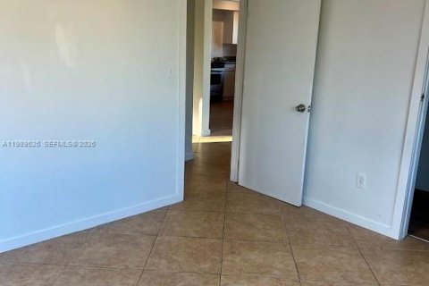 Casa en alquiler en Miami, Florida, 2 dormitorios, 95.22 m2 № 2051930 - foto 8