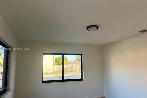 Casa en alquiler en Miami, Florida, 2 dormitorios, 95.22 m2 № 2051930 - foto 3