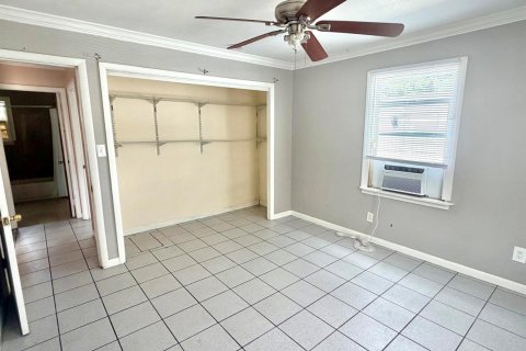 Commercial property in Lake Park, Florida 160.91 sq.m. № 2172157 - photo 11