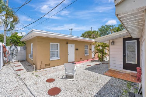Commercial property in Lake Park, Florida 160.91 sq.m. № 2172157 - photo 2