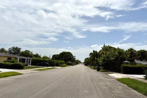 Commercial property in Lake Park, Florida 160.91 sq.m. № 2172157 - photo 24