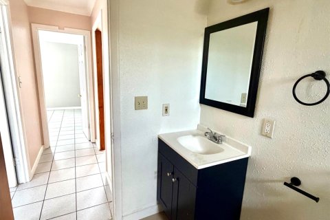 Commercial property in Lake Park, Florida 160.91 sq.m. № 2172157 - photo 14