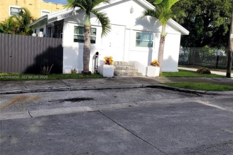 Casa en venta en Miami, Florida, 3 dormitorios, 87.14 m2 № 2062950 - foto 3