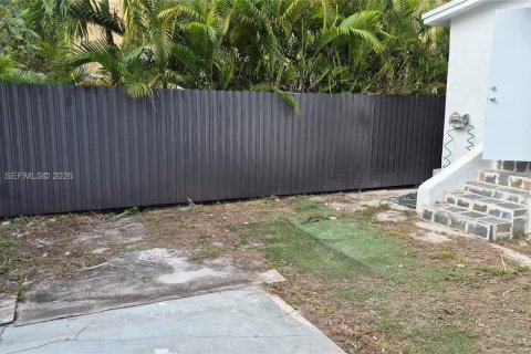 Casa en venta en Miami, Florida, 3 dormitorios, 87.14 m2 № 2062950 - foto 8