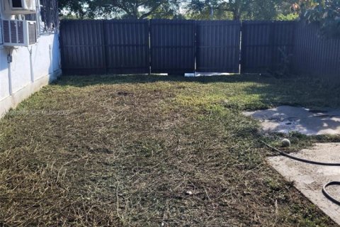 Casa en venta en Miami, Florida, 3 dormitorios, 87.14 m2 № 2062950 - foto 7