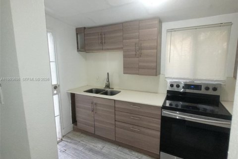 Casa en venta en Miami, Florida, 3 dormitorios, 87.14 m2 № 2062950 - foto 9
